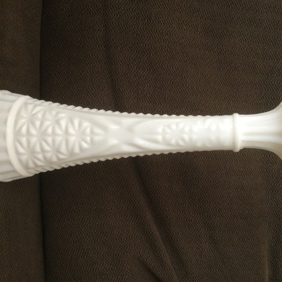 Vintage Milk glass bud vases - Picture 6 of 11